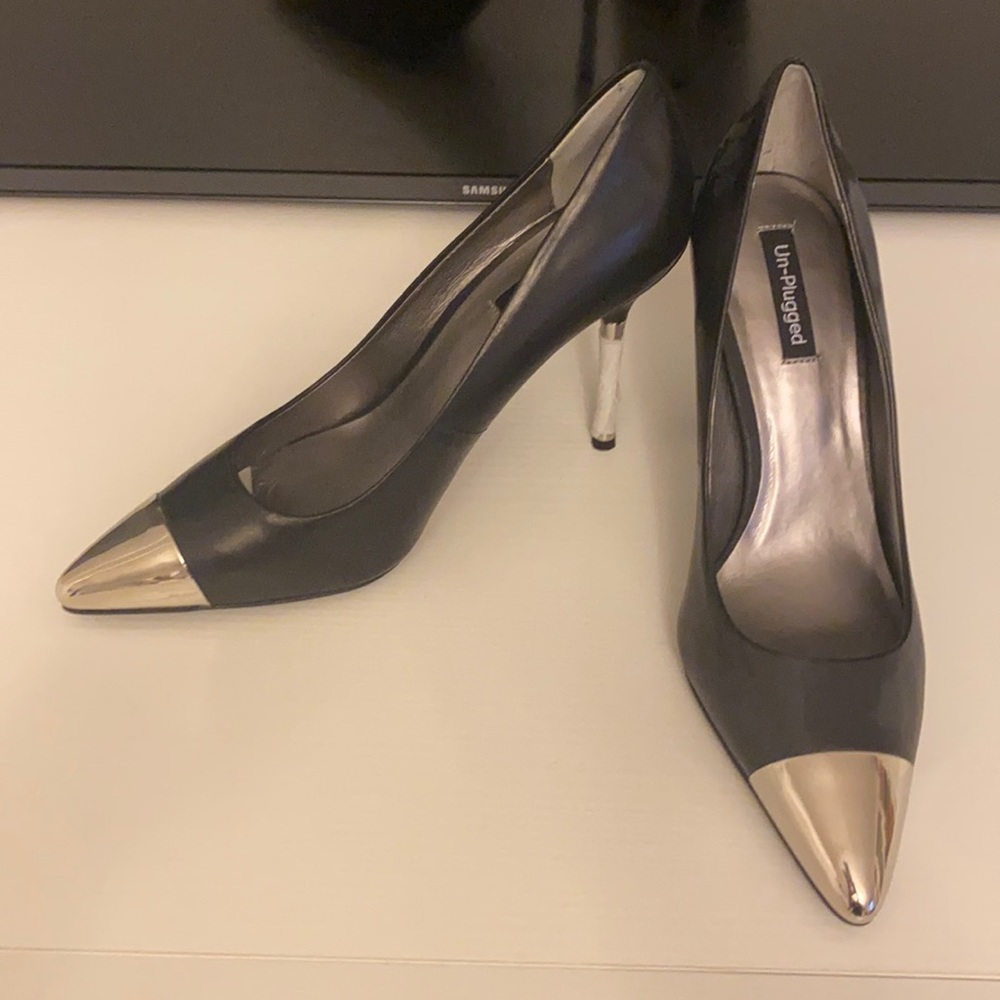 Un-Plugged Black Leather, Silver Toe & Heel Pumps